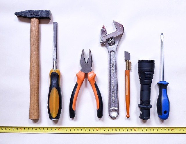 tools_g8b73702f8_640.jpg