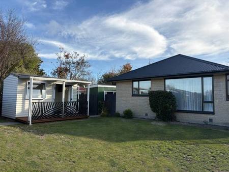 Buy 21 Sapphire St | $675 weekly in NZ. 21 chromatic St | $675 time period - void Pet friendly household home in Casebrook, available now! dual glassy windows and doors